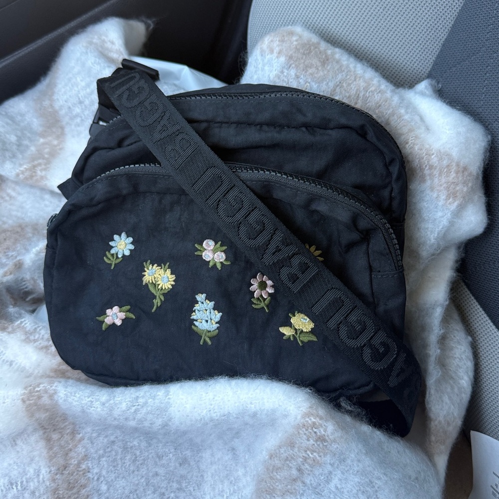 Baggu Black Ditsy Floral Embroidered Fanny Pack